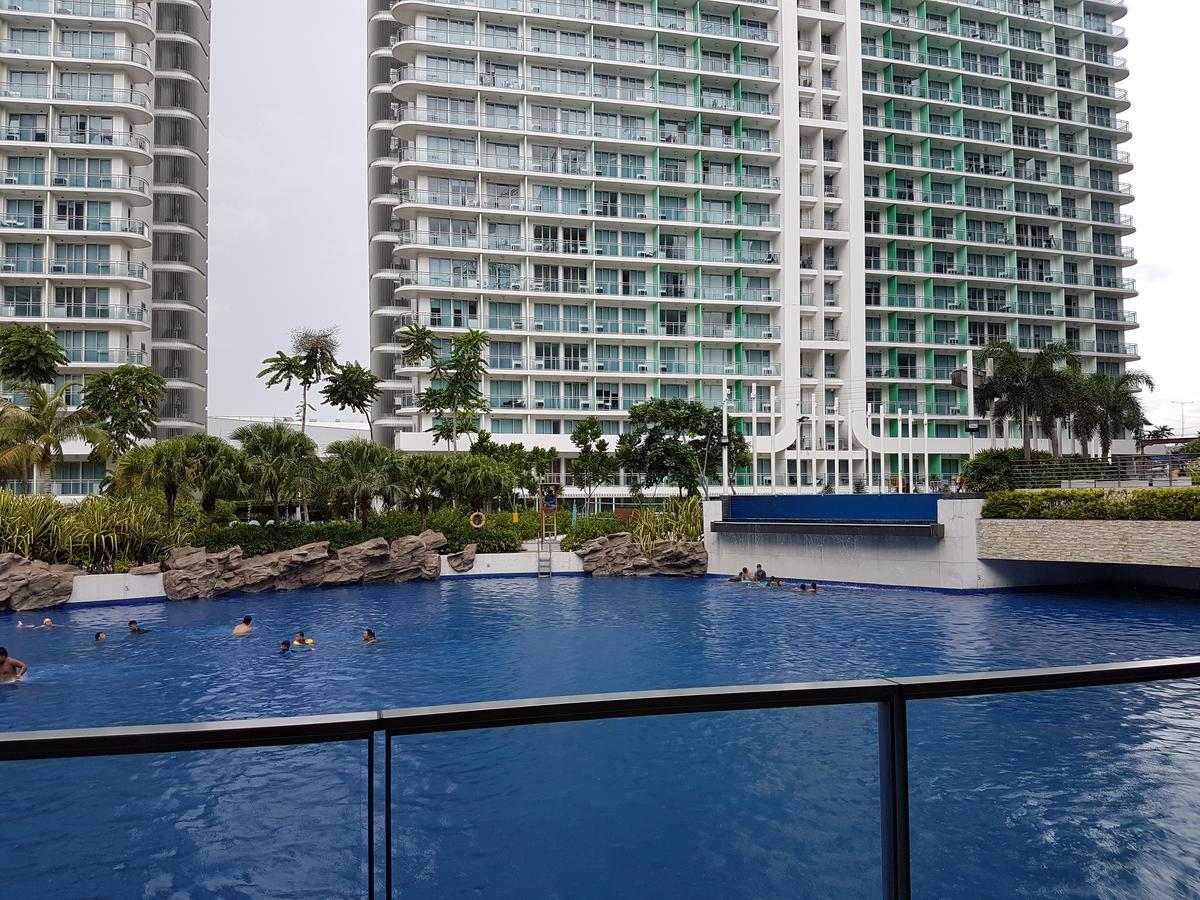 Azure Tropical Paradise マニラ市 エクステリア 写真